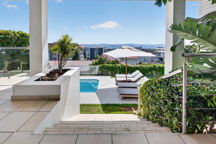 2 Bedroom Property for Sale in Green Point Western Cape